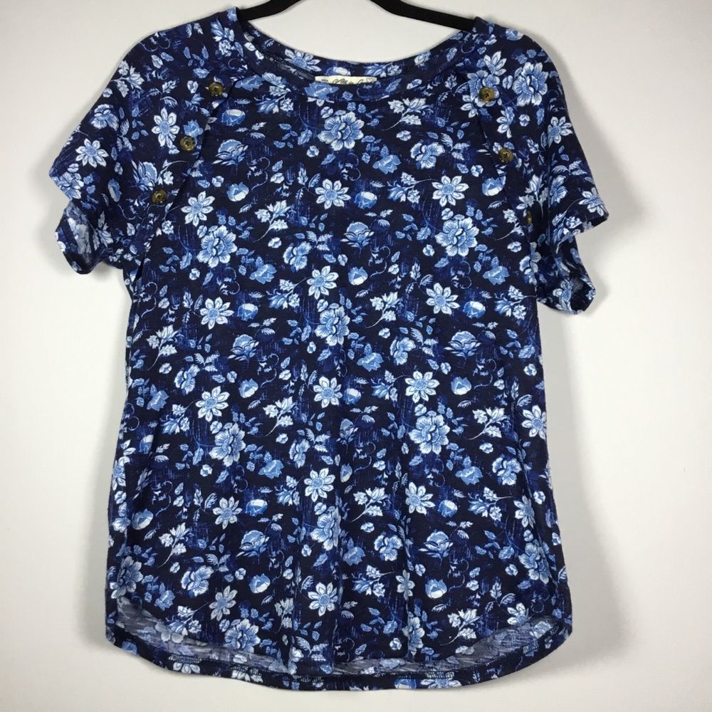 Navy Blue tshirt with brown buttons light blue flower print cottagecore sz M